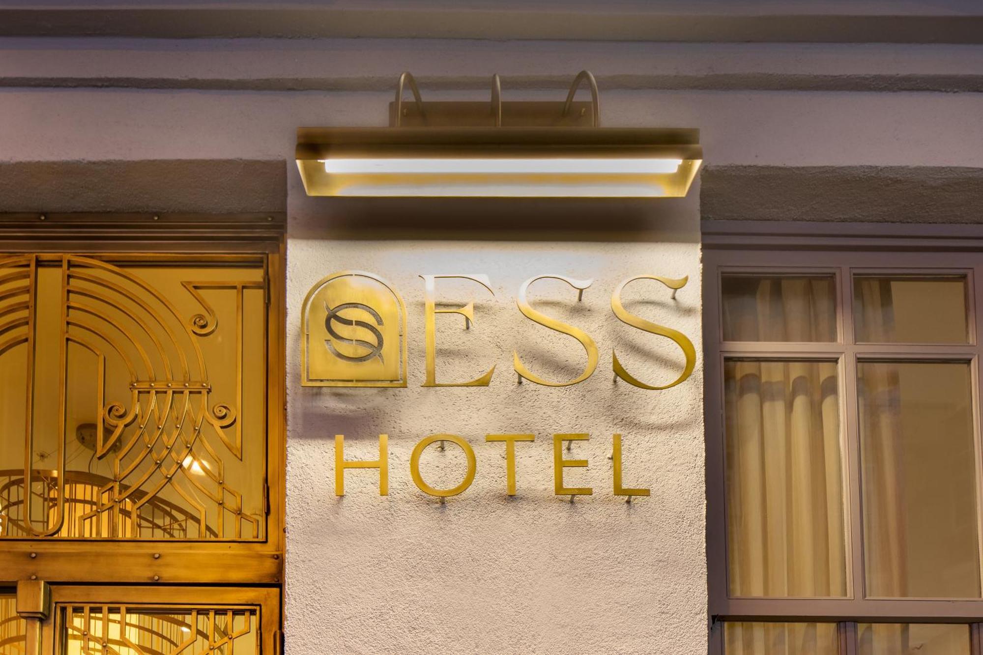Готель Ess *